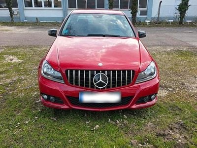 Gebraucht Mercedes C200 184 PS (135 kW) 2012 Rot Limousine