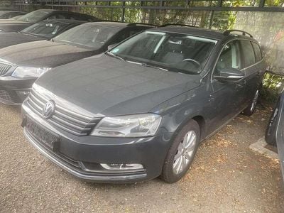 Gebraucht VW Passat Comfortline 122 PS (89 kW) 2012 Uranograu/cinza urano Kombi