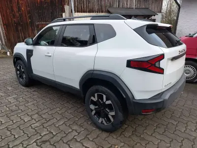 Neu Dacia Duster Extreme 131 PS (96 kW) 2025 Arktisweiss schwarz u. a. SUV