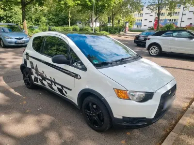 Gebraucht Mitsubishi Colt 75 PS (55 kW) 2011 Weiß Kleinwagen
