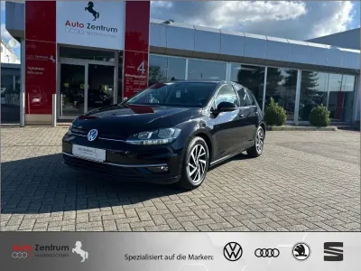 Gebraucht VW Golf VII 131 PS (96 kW) 2019 Schwarz Limousine