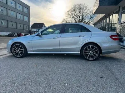 Gebraucht Mercedes E250 204 PS (150 kW) 2011 Silber Limousine