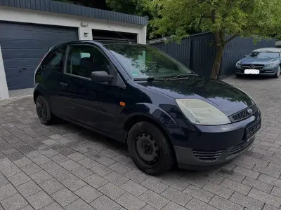 Occasion Ford Fiesta Ambiente 69 ch (50 kW) 2004 Bleue Citadine