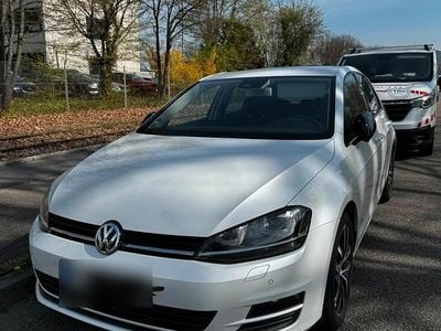 Gebraucht VW Golf VII Highline 125 PS (91 kW) 2015 Weiß Limousine