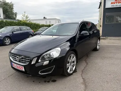 Używany Volvo V60 Summum 215 KM (158 kW) 2012 Czarny Kombi