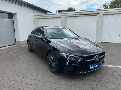 Gebraucht Mercedes A180 136 PS (100 kW) 2024 Schwarz Limousine