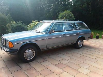 Second-hand Mercedes E230 136 CP (100 kW) 1984 Albastru Break