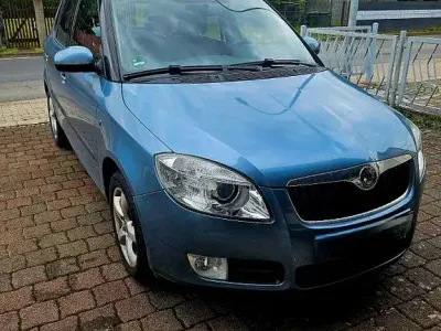 Gebraucht Skoda Fabia Classic 69 PS (50 kW) 2009 Blau Limousine
