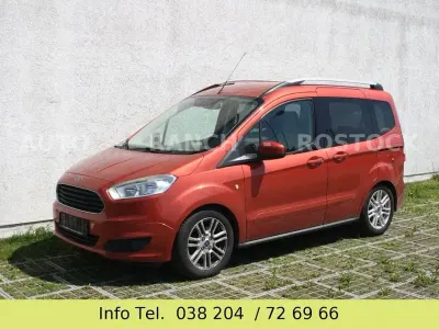 Gebraucht Ford Tourneo Courier Ambiente 95 PS (69 kW) 2014 Rot Van / Kleinbus