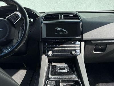 Gebraucht Jaguar F-Pace Ingenium 179 PS (131 kW) 2018 Schwarz SUV