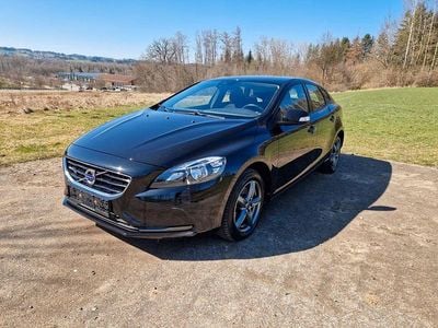 Gebraucht Volvo V40 Kinetic 120 PS (88 kW) 2015 Schwarz Limousine