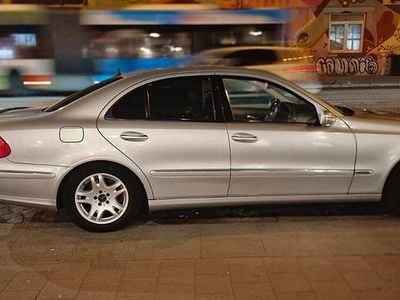Silber Gebraucht 2002 Mercedes E240 Elegance Limousine | 4.199 € (Fairer Preis)