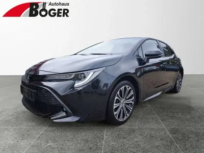 Gebraucht Toyota Corolla Team 122 PS (89 kW) 2022 Black mica / ink Limousine