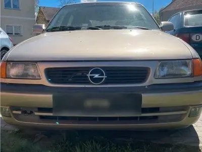 Używany Opel Astra 75 KM (55 kW) 1997 Złoty Coupe