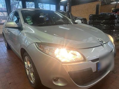 Silber Gebraucht 2008 Renault Mégane II Limousine | 2.900 €