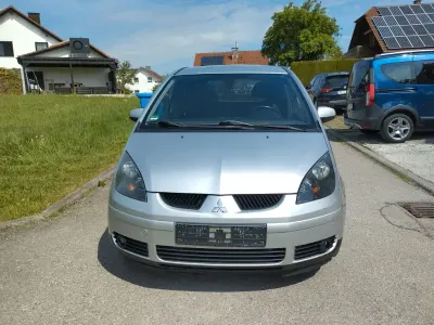 Gebraucht Mitsubishi Colt 95 PS (69 kW) 2008 Silber Van / Kleinbus