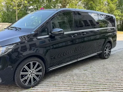 Gebraucht Mercedes V300 Exclusive 231 PS (169 kW) 2025 Schwarz Van / Kleinbus