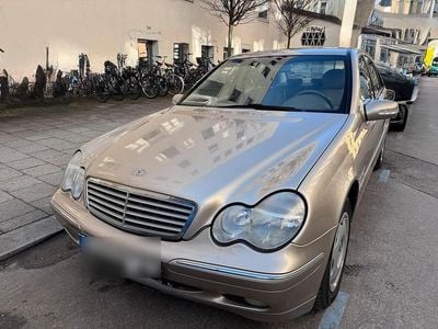Gebraucht Mercedes C180 129 PS (94 kW) 2000 Gold Limousine
