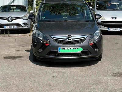 Grau Gebraucht 2012 Opel Zafira Tourer Van / Kleinbus | 7.000 € (Etwas zu teuer)