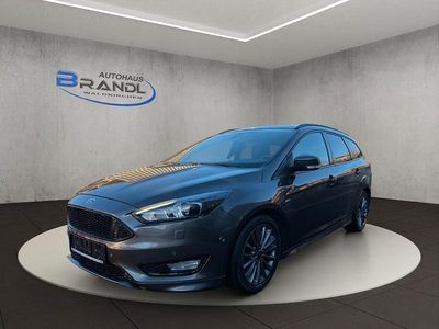 Grau Gebraucht 2017 Ford Focus ST-Line Kombi | 12.900 € (Fairer Preis)