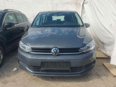 Gebraucht VW Touran Trendline 122 PS (89 kW) 2021 Grau Van / Kleinbus