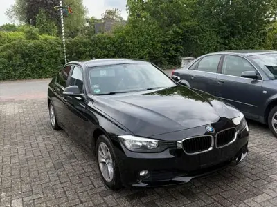 Gebraucht BMW 320 184 PS (135 kW) 2012 Schwarz Limousine