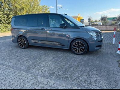 Gebraucht VW Multivan Edition 150 PS (110 kW) 2024 Grau Van
