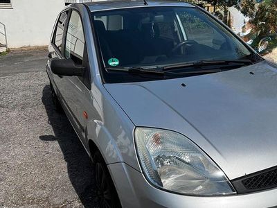 Second-hand Ford Fiesta 65 CP (47 kW) 2002 Gri Hatchback