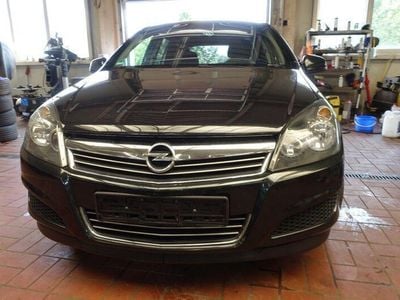 Gebraucht Opel Astra Edition 116 PS (85 kW) 2012 Schwarz Kombi