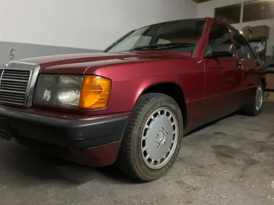Brugt Mercedes 190 132 HK (97 kW) 1989 Rød Sedan
