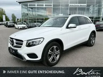 Używany Mercedes GLC250 211 KM (155 kW) 2018 Biały SUV