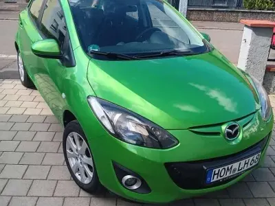 Gebraucht Mazda 2 84 PS (61 kW) 2012 Grün Kleinwagen