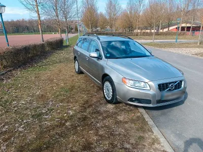 Gebraucht Volvo V70 Summum 205 PS (150 kW) 2011 Gold Kombi