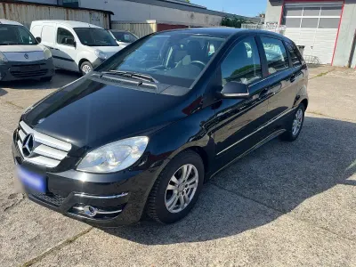 Gebraucht Mercedes B180 116 PS (85 kW) 2009 Schwarz Van / Kleinbus