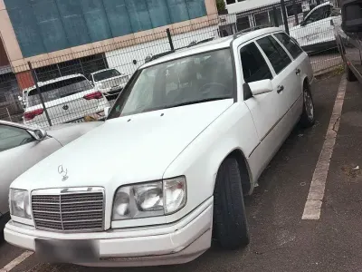 Gebraucht Mercedes E250 113 PS (83 kW) 1994 Weiß Kombi