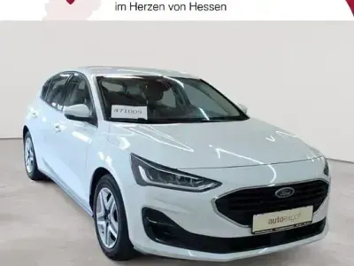 Gebraucht Ford Focus Cool & Connect 120 PS (88 kW) 2023 Frozen white Limousine