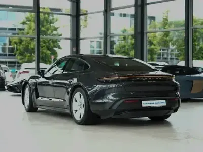 Gebraucht Porsche Taycan 350 kW (476 PS) 2021 Vulkangraumetallic Kleinwagen