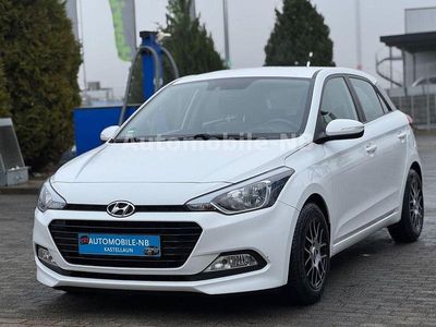 Gebraucht Hyundai i20 Select 101 PS (74 kW) 2016 Weiß Limousine