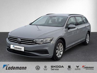 Gebraucht VW Passat 150 PS (110 kW) 2023 Mondsteingrau Kombi