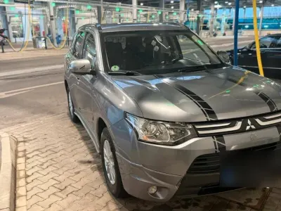 Begagnad Mitsubishi Outlander 150 HK (110 kW) 2014 Grå SUV
