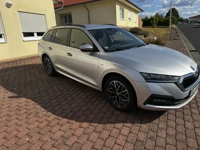 Gebraucht Skoda Octavia Clever 150 PS (110 kW) 2022 Silber Kombi