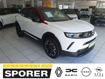Gebraucht Opel Mokka-e GS Line 100 kW (136 PS) 2022 Jade weiß/dachfarbe schwarz SUV
