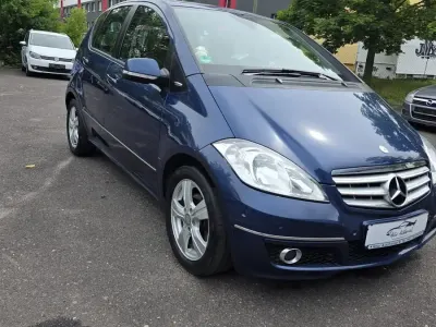 Gebraucht Mercedes A180 Avantgarde 116 PS (85 kW) 2009 Blau Kleinwagen