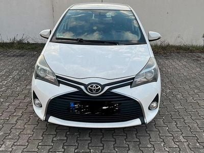 Gebraucht Toyota Yaris 69 PS (50 kW) 2015 Weiß Kleinwagen