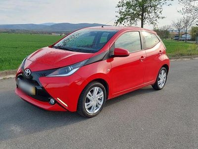 Używany Toyota Aygo 69 KM (50 kW) 2015 Czerwony Hatchback