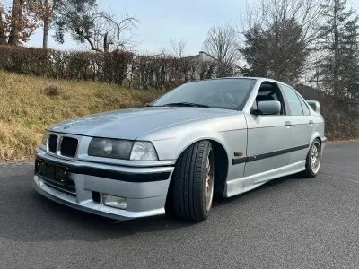 Gebraucht BMW 320 M Sport 150 PS (110 kW) 1996 Silber Limousine