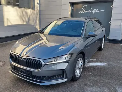 Gebraucht Skoda Superb Selection 150 PS (110 kW) 2025 Grau Kombi