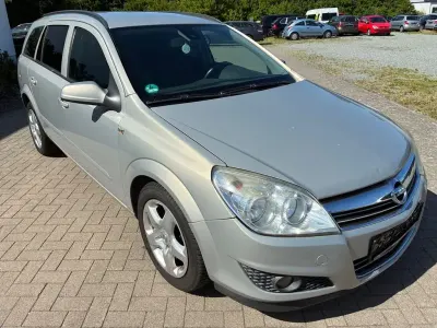 Gebraucht Opel Astra Sport 105 PS (77 kW) 2007 Gold Limousine