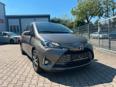 Gebraucht Toyota Yaris Club 72 PS (52 kW) 2019 Grau Kleinwagen