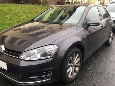Gebraucht VW Golf VII LOUNGE 110 PS (80 kW) 2015 Grau Limousine